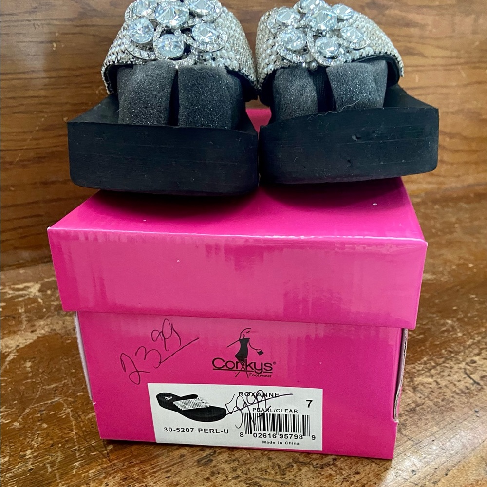 Sandals in very good condition and comfortable.
